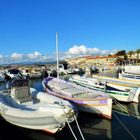 Apartment Duplex Sur Le Port Du Brusc, Plage, Embarcadere, Commerces A Pieds *